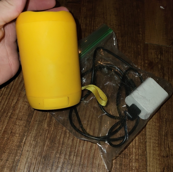 Like new Bluetooth speaker - Picture 2 of 5